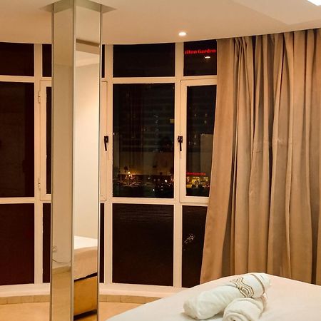 Amazing Appartement Au Centre Ville En Face Hilton & Gare Train De Tgv De Tanger Buitenkant foto