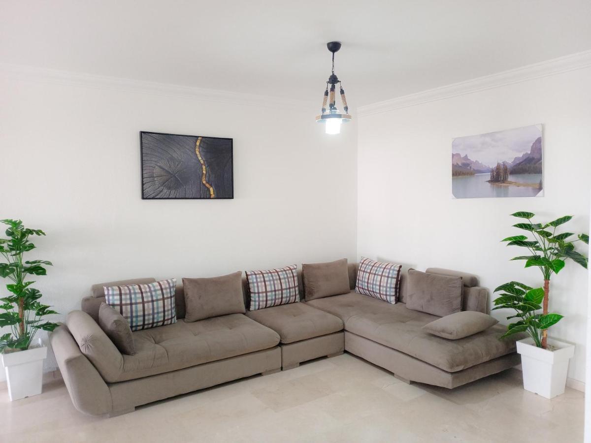Amazing Appartement Au Centre Ville En Face Hilton & Gare Train De Tgv De Tanger Buitenkant foto