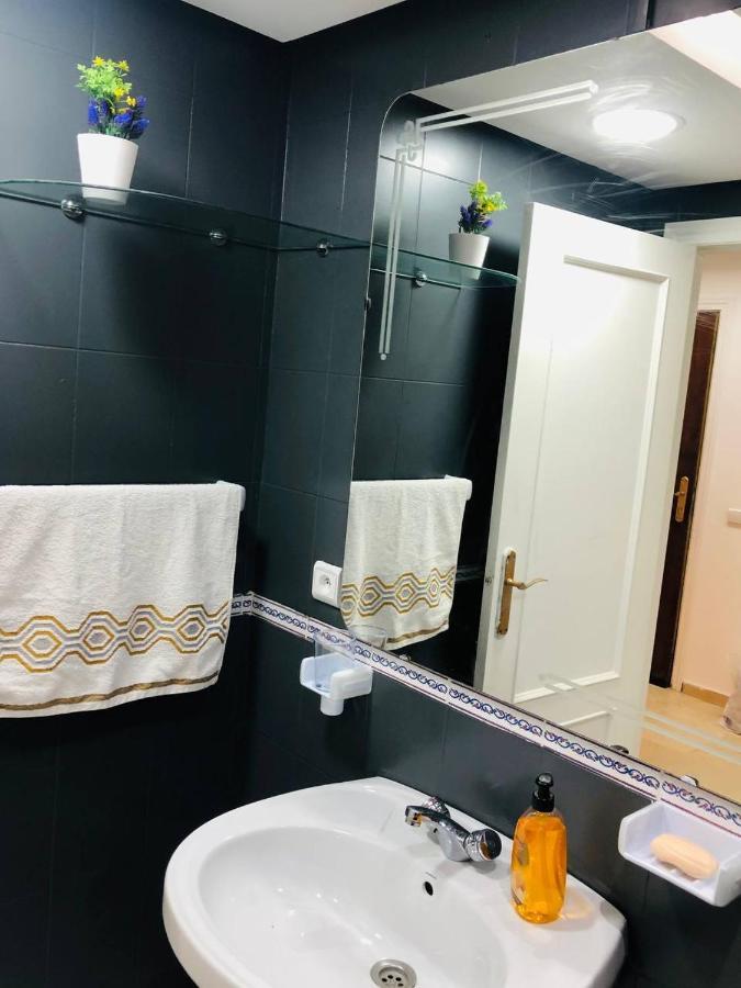 Amazing Appartement Au Centre Ville En Face Hilton & Gare Train De Tgv De Tanger Buitenkant foto