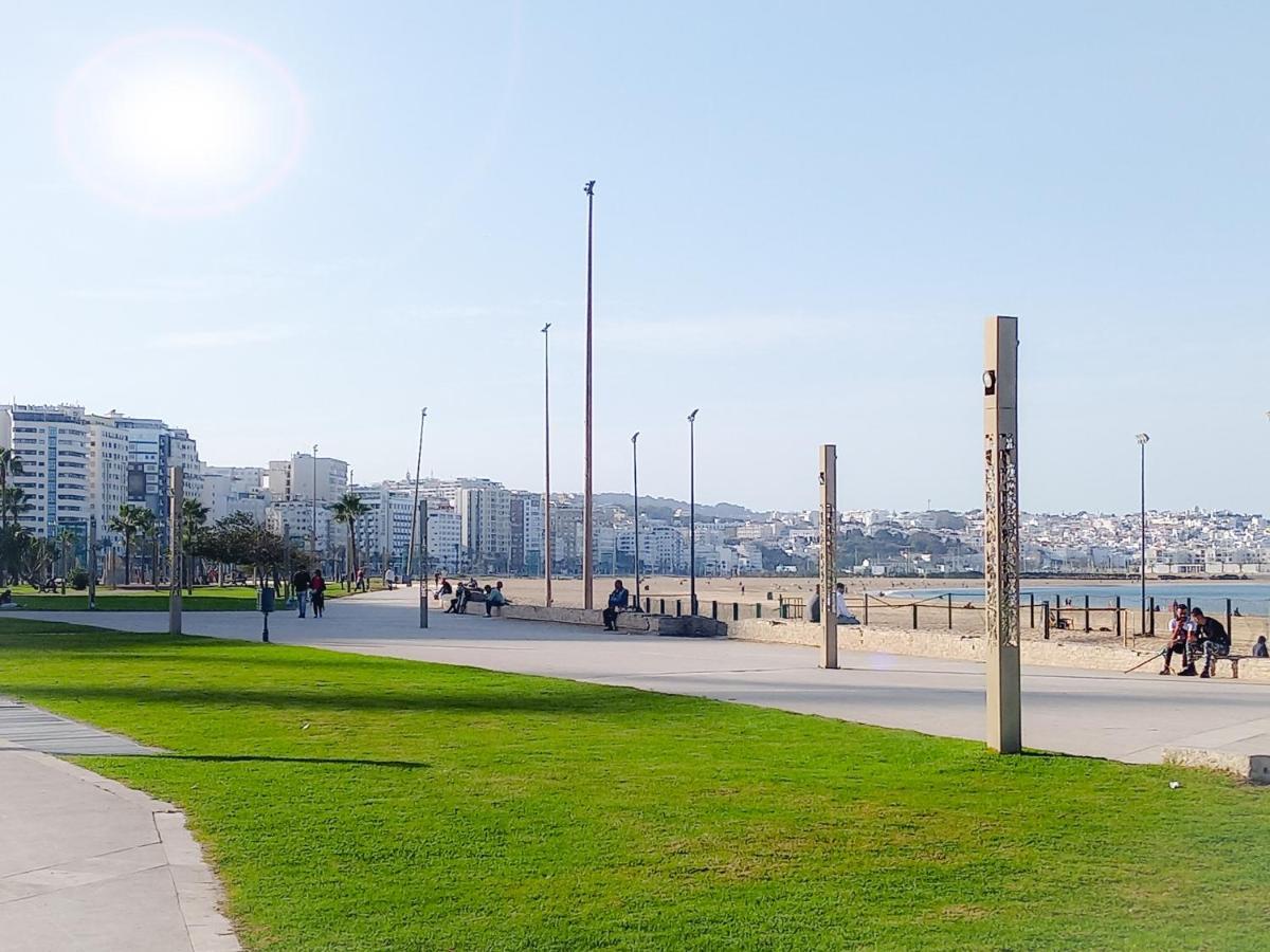 Amazing Appartement Au Centre Ville En Face Hilton & Gare Train De Tgv De Tanger Buitenkant foto