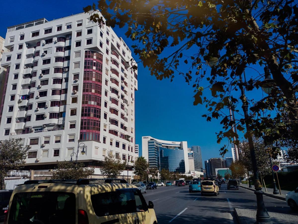 Amazing Appartement Au Centre Ville En Face Hilton & Gare Train De Tgv De Tanger Buitenkant foto