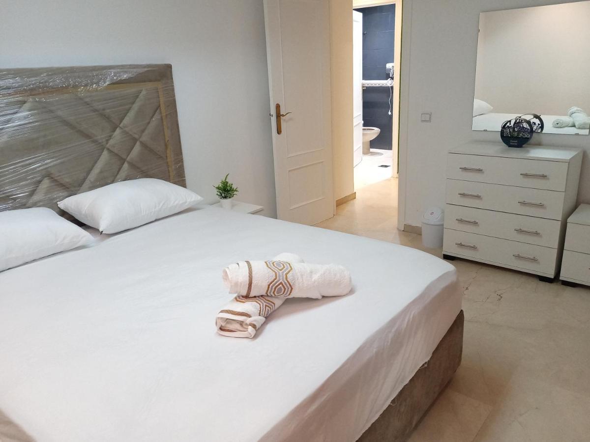 Amazing Appartement Au Centre Ville En Face Hilton & Gare Train De Tgv De Tanger Buitenkant foto