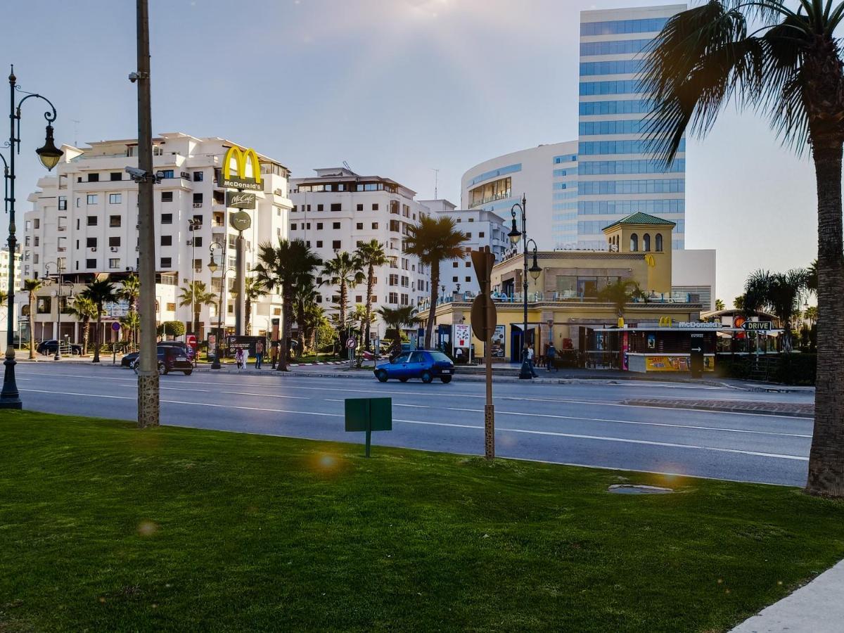 Amazing Appartement Au Centre Ville En Face Hilton & Gare Train De Tgv De Tanger Buitenkant foto