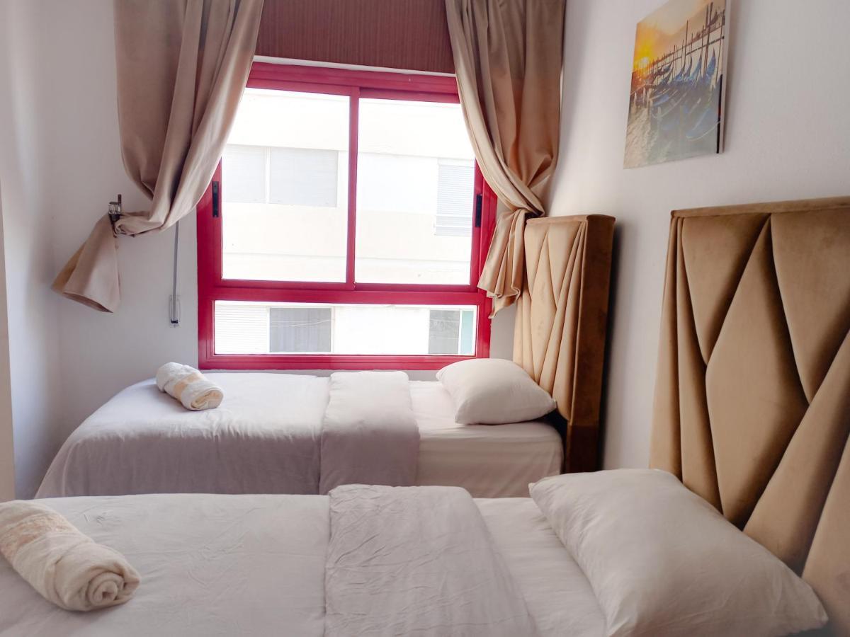 Amazing Appartement Au Centre Ville En Face Hilton & Gare Train De Tgv De Tanger Buitenkant foto