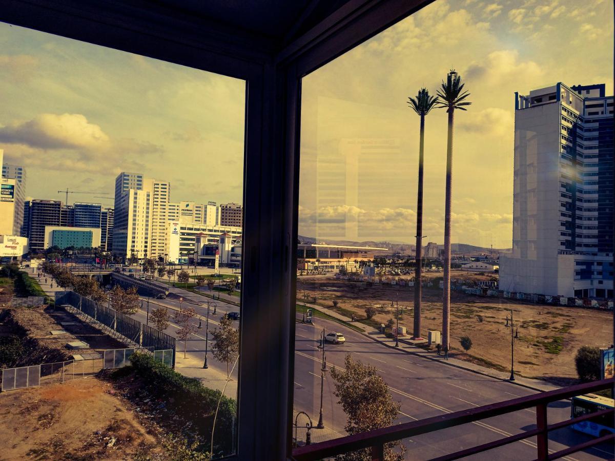 Amazing Appartement Au Centre Ville En Face Hilton & Gare Train De Tgv De Tanger Buitenkant foto