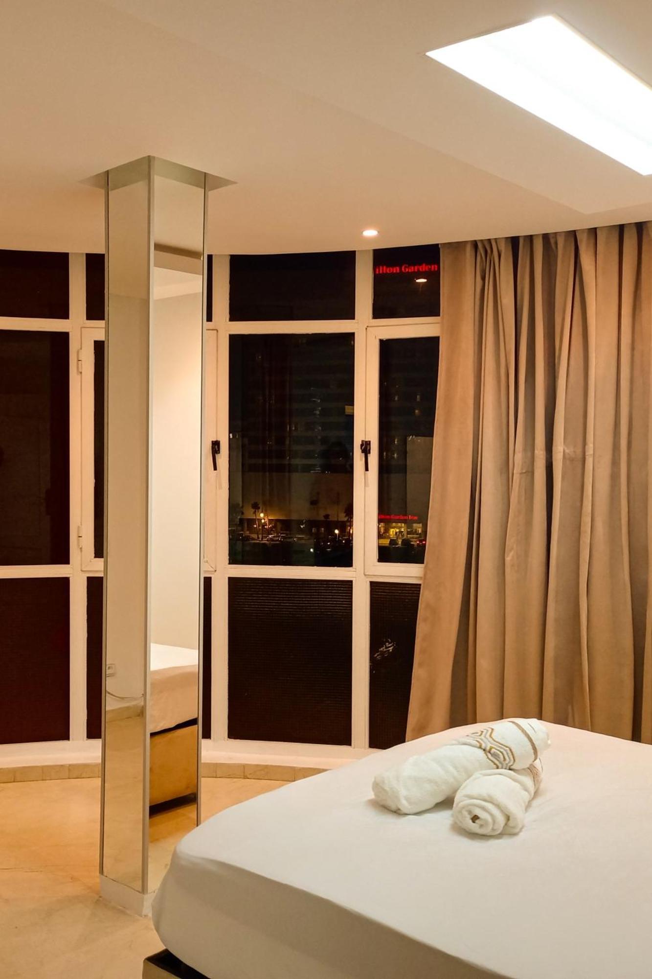 Amazing Appartement Au Centre Ville En Face Hilton & Gare Train De Tgv De Tanger Buitenkant foto